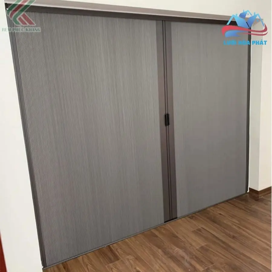 Vách xếp tổ ong gắn cửa sổ hệ 3.2 cản nắng