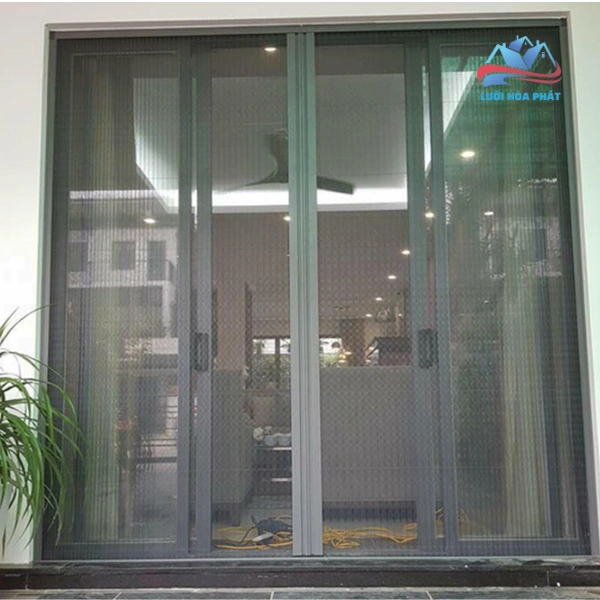 Lắp đặt cửa lưới chống muỗi dạng xếp màu xingfa cho cửa chính: Không ảnh hưởng đến tính thẩm mỹ, cũng không gây bất tiện khi đi lại