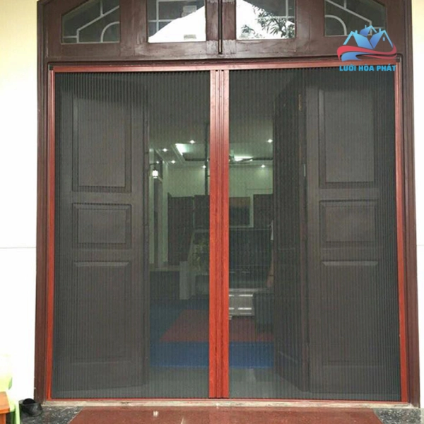 Lắp đặt cửa lưới chống muỗi dạng xếp màu xingfa cho cửa chính: Không ảnh hưởng đến tính thẩm mỹ, cũng không gây bất tiện khi đi lại