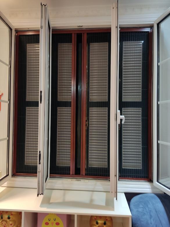 Lắp đặt cửa lưới chống muỗi dạng xếp 2 cánh vân gỗ DX 07