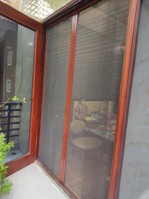cửa lưới chống muỗi dạng xếp 2 cánh vân gỗ DX 07